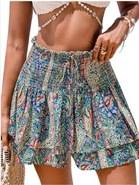 Cupshe flowy colorful floral high smocked waist shorts, M, NWT!